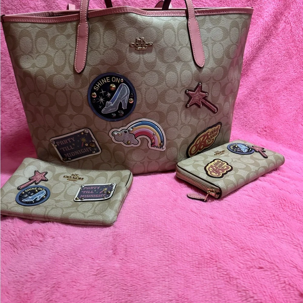 Disney Cinderella Coach Beige Tote Bag with Pink Accents - Picture 1 of 7